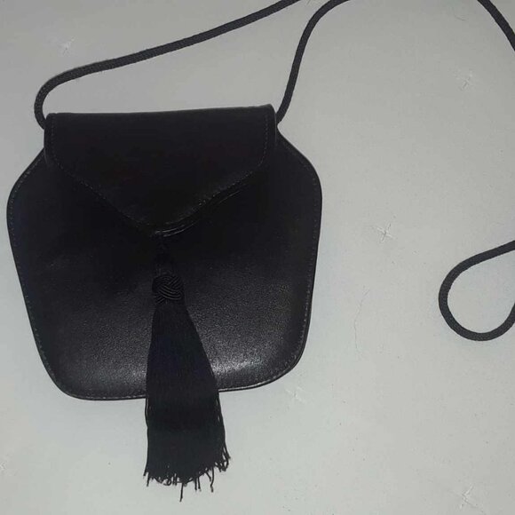 Black leather small evening bag in very good condition. - Picture 3 of 4